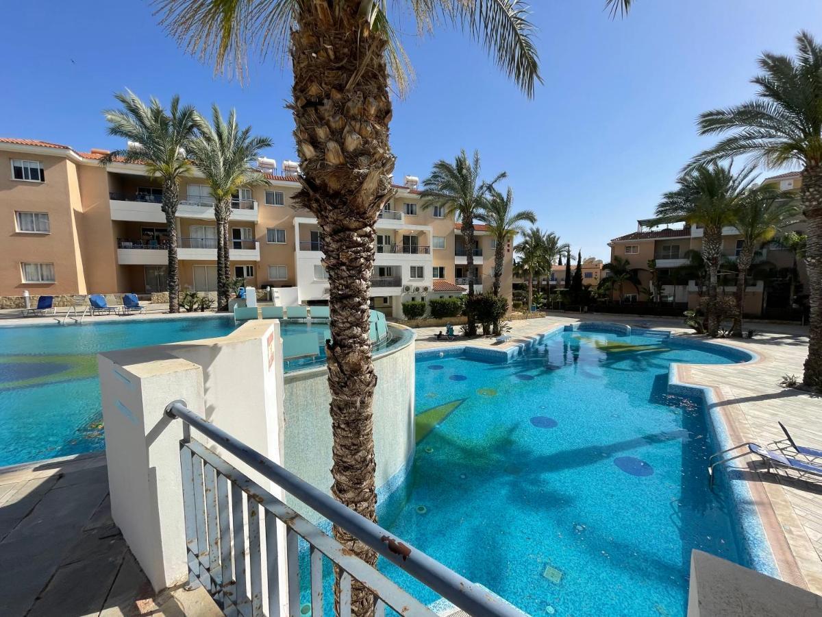 Iris Village Grand Apartment Paphos Exterior photo